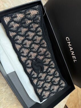 CHANEL Black & Beige Camellia Knit Headband